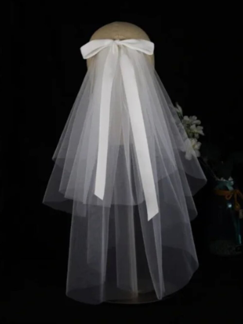 Short Wedding Veil with Silk Bow - Picture 2 of 6